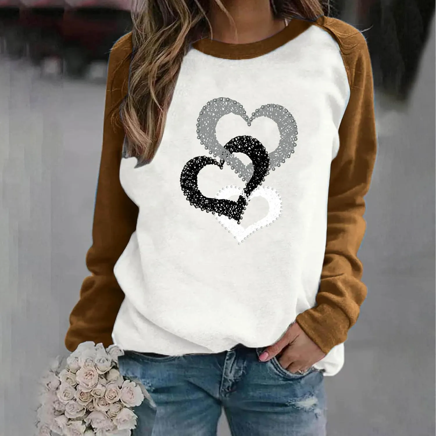 Crewneck Sweatshirts For Women Cute Heart Graphic Long Sleeve Tops Casual Loose Tunic Pullover Winter Outfits 2024