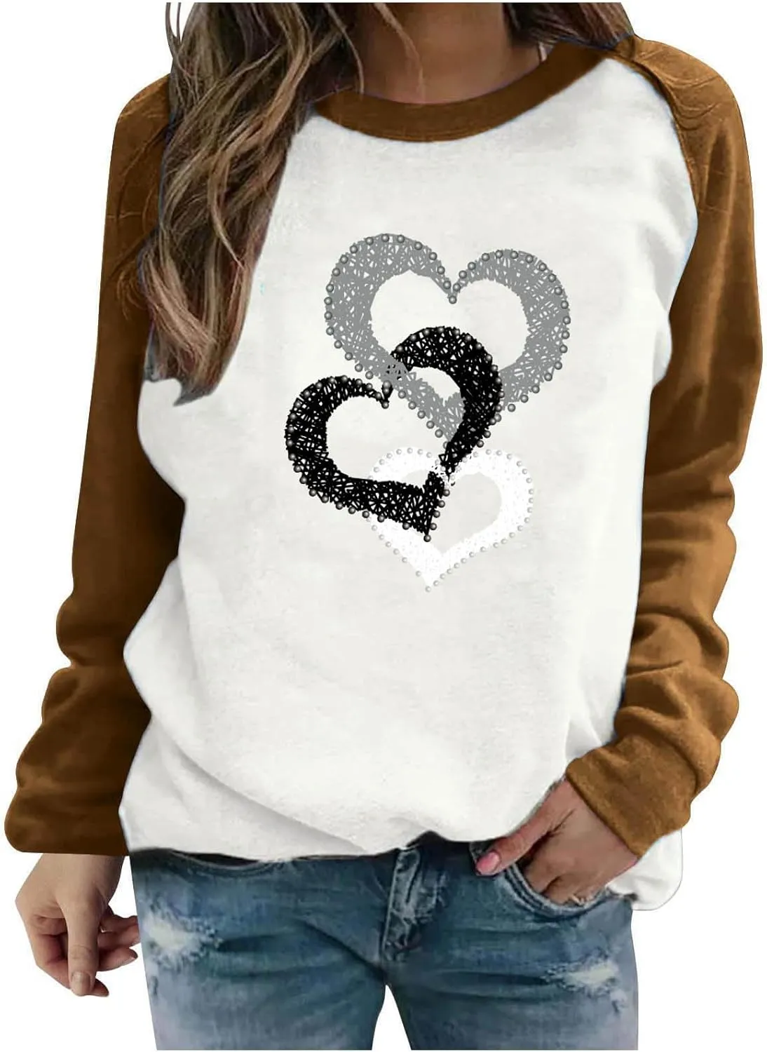 Crewneck Sweatshirts For Women Cute Heart Graphic Long Sleeve Tops Casual Loose Tunic Pullover Winter Outfits 2024